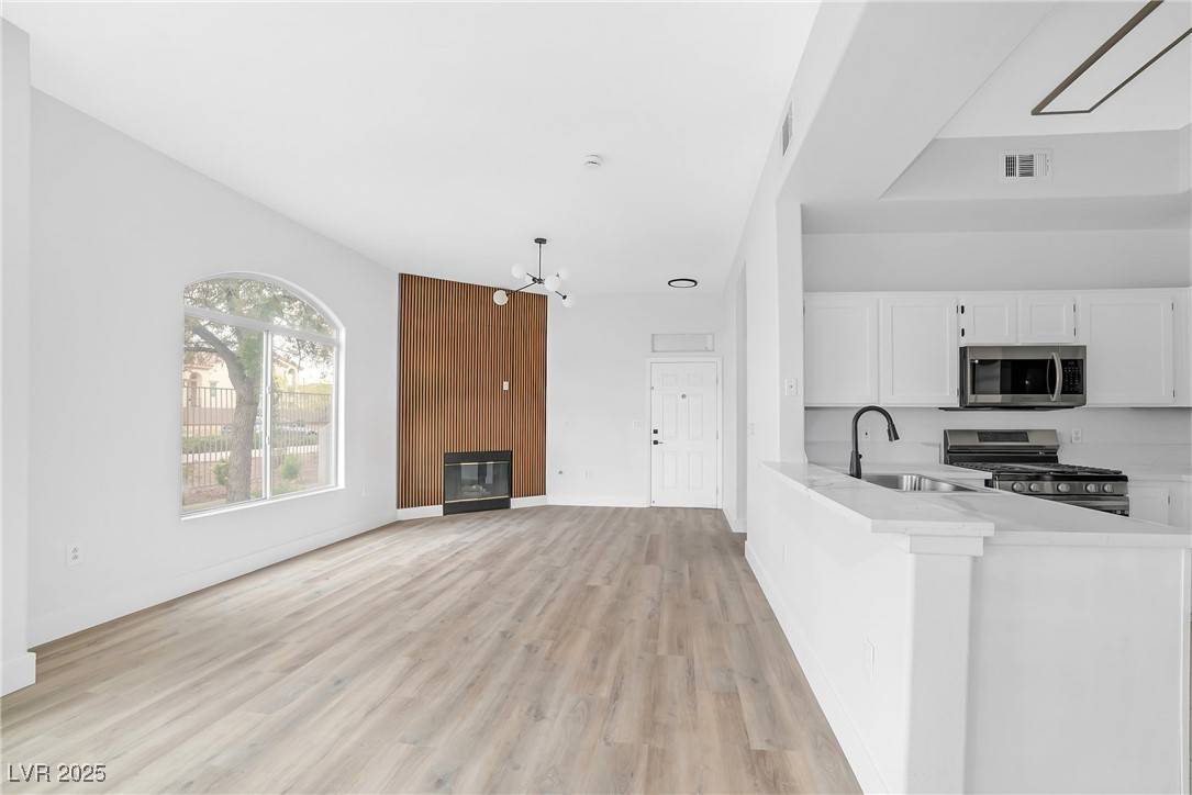 Henderson, NV 89052,700 Carnegie ST #3913