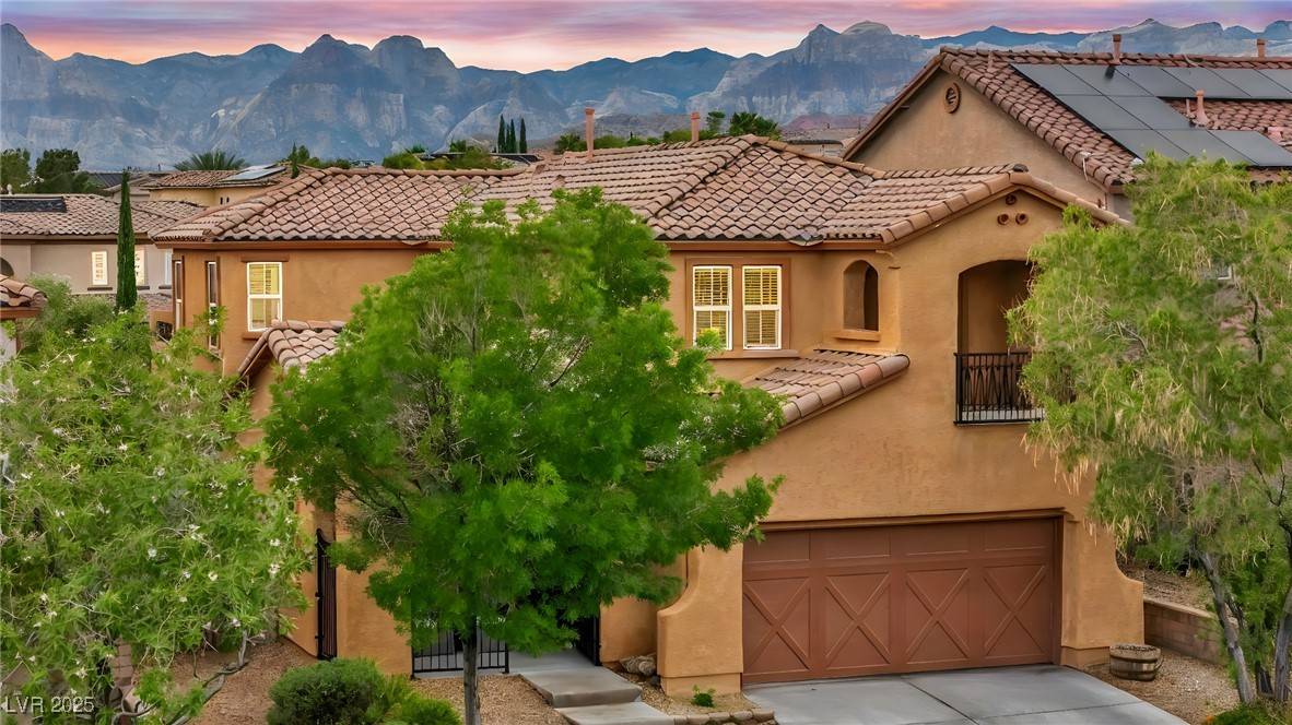 Las Vegas, NV 89138,617 Apricot Rose PL