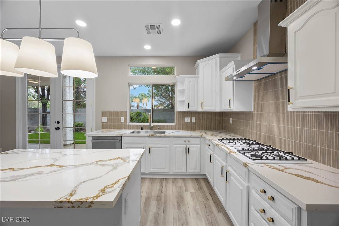 Henderson, NV 89052,575 Dusty Palms LN