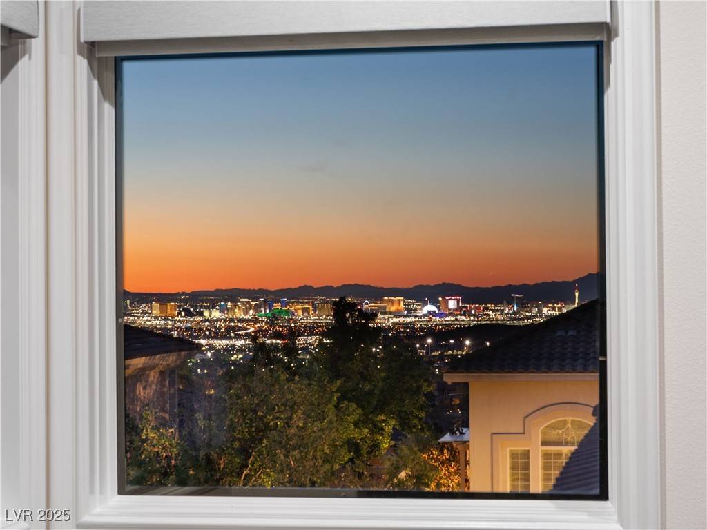 Henderson, NV 89052,2 Yorkridge CT