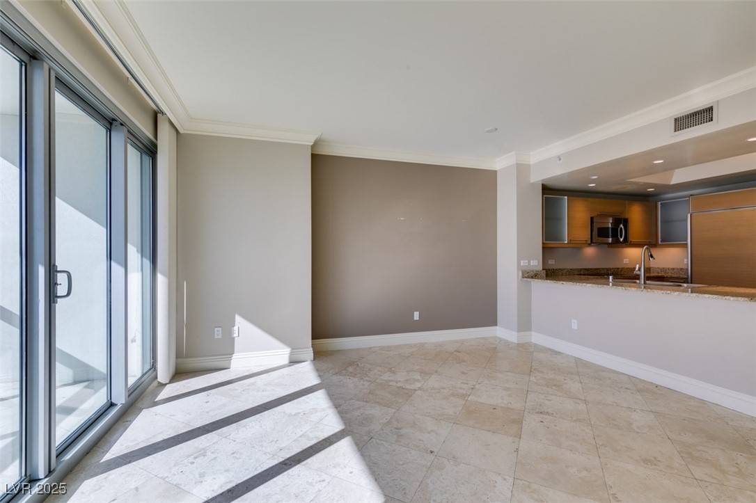 Las Vegas, NV 89109,222 Karen AVE #1604