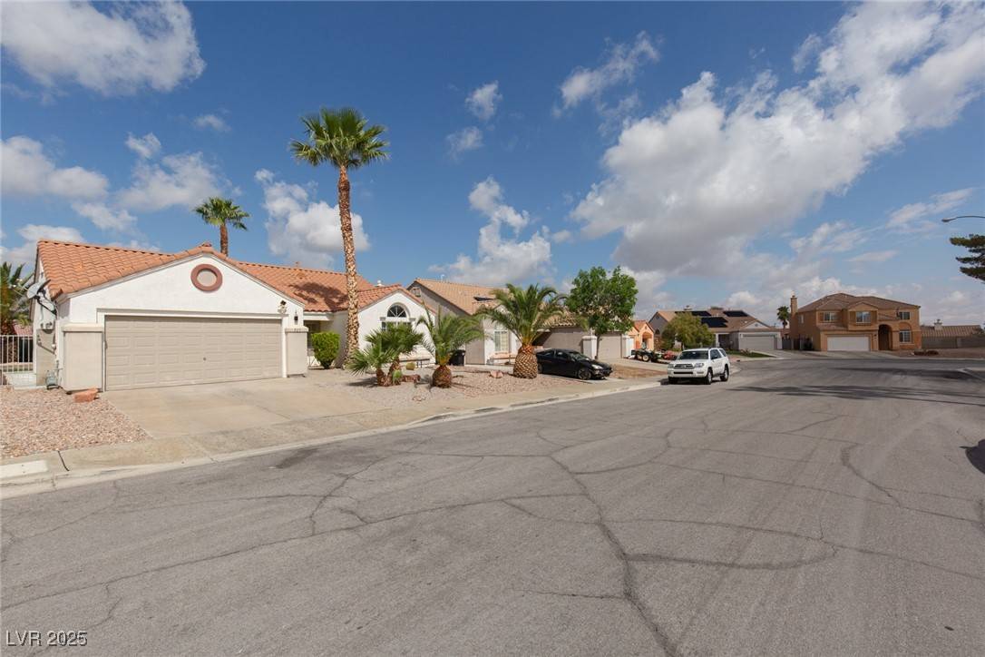 Henderson, NV 89015,517 Scenic Terra DR
