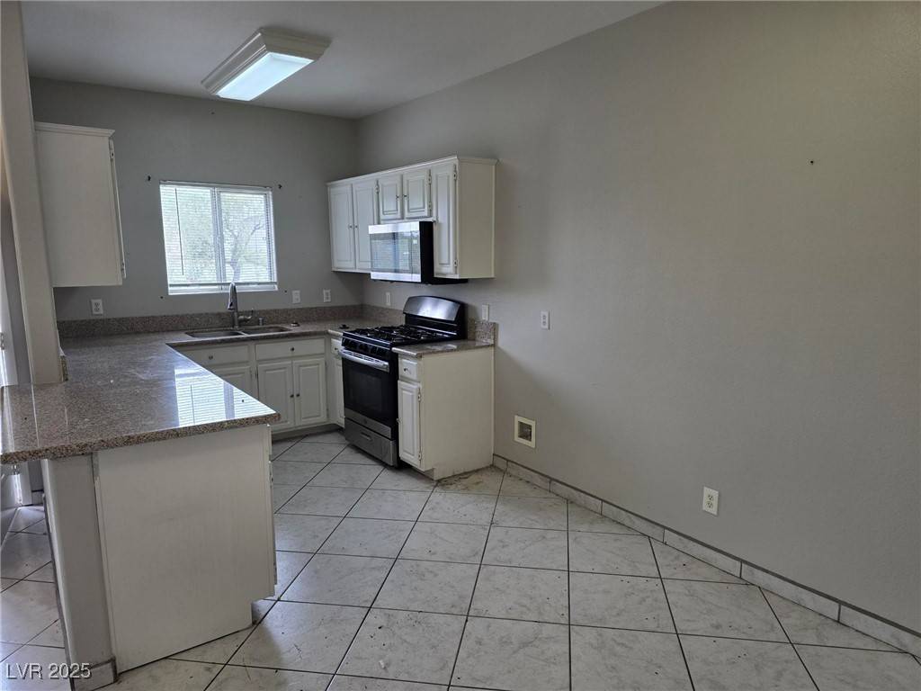 Las Vegas, NV 89142,5655 E Sahara AVE #2020