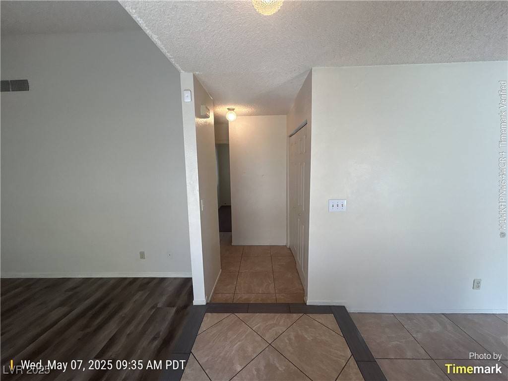 Las Vegas, NV 89108,6433 Deadwood RD