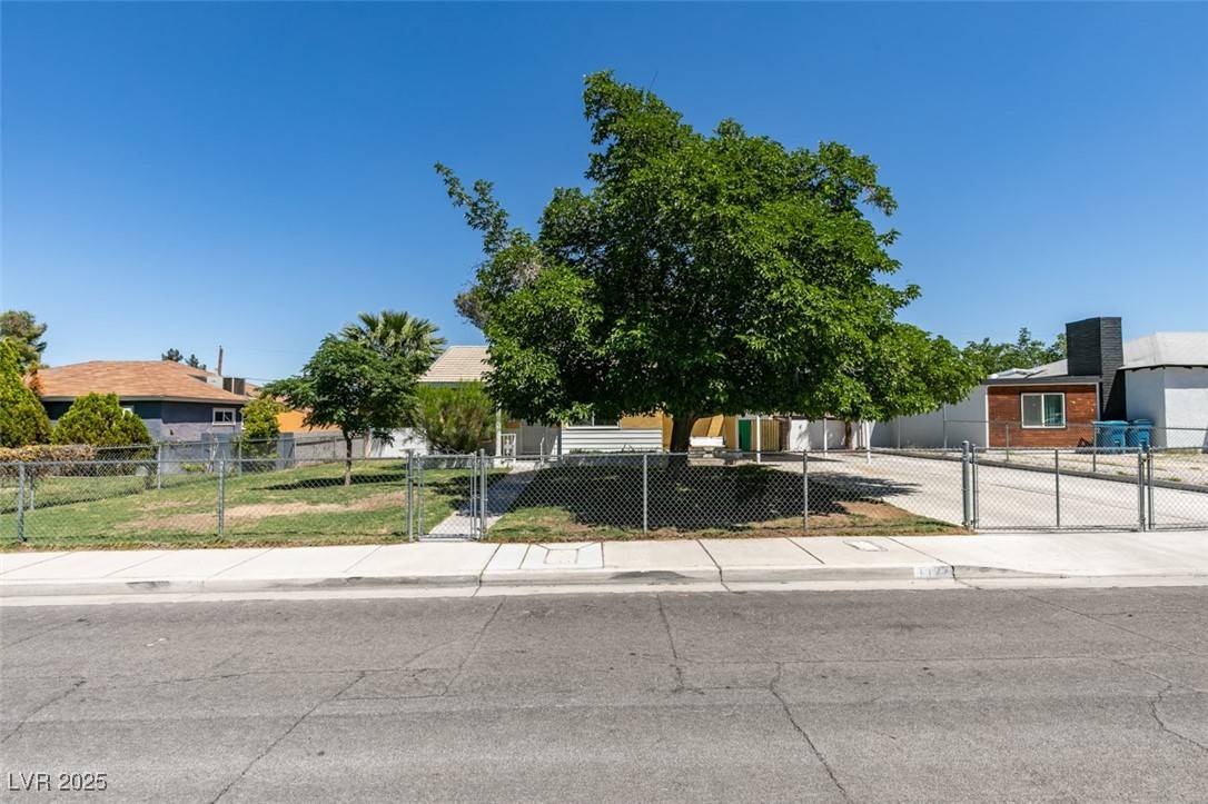 Las Vegas, NV 89102,1127 Melville DR