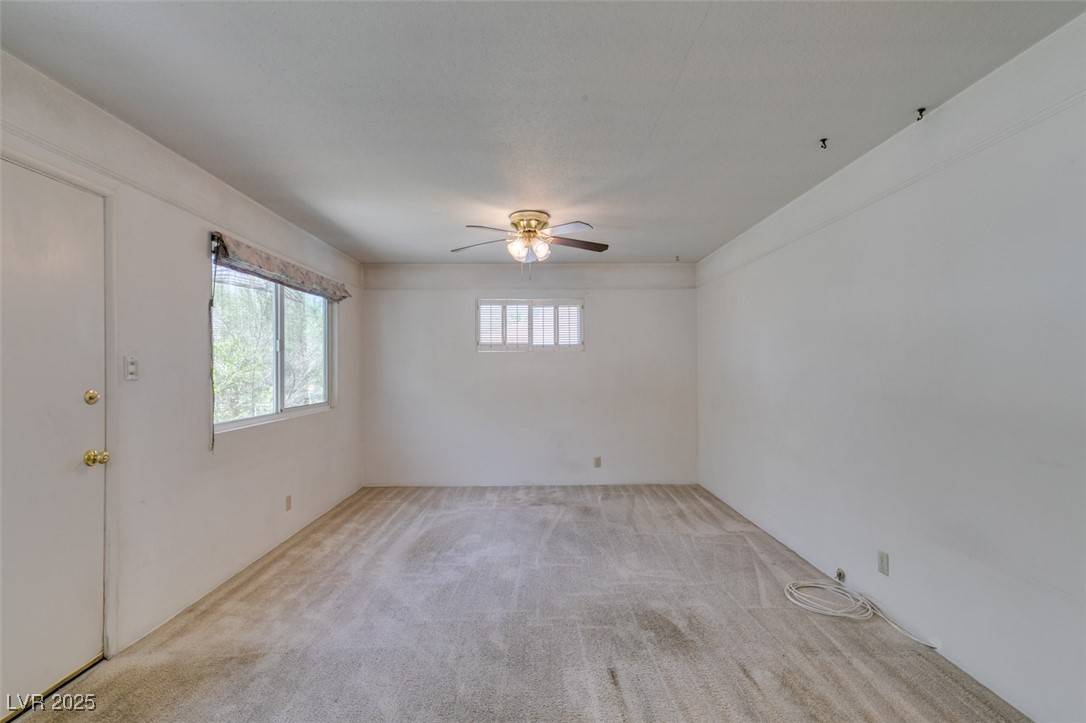 Las Vegas, NV 89102,1127 Melville DR