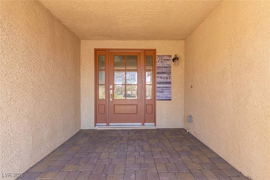 Henderson, NV 89014,326 Fuente DR