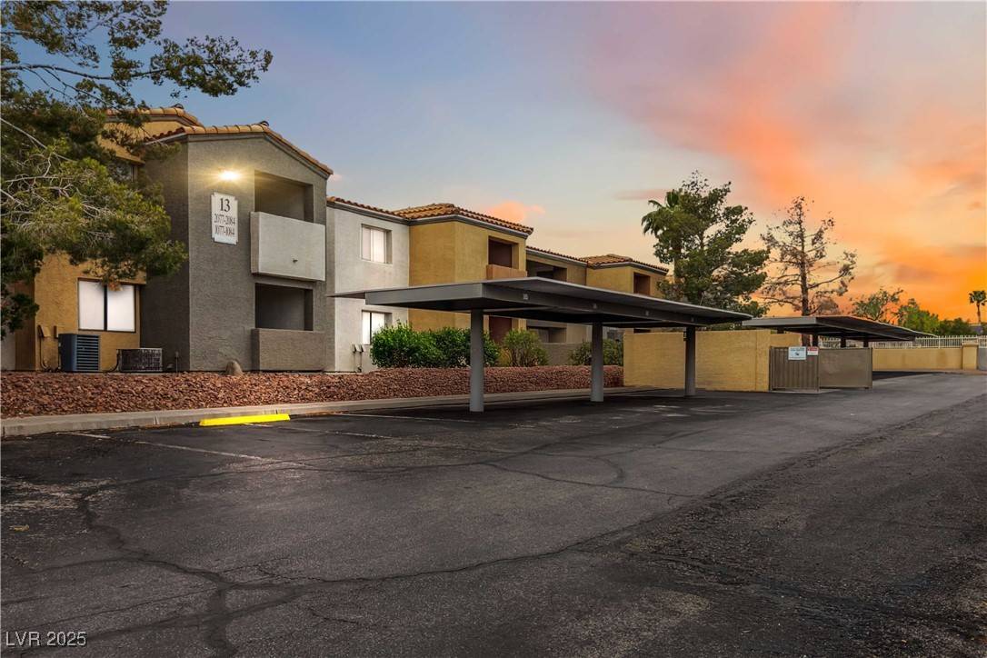 Las Vegas, NV 89128,3151 Soaring Gulls DR #2081