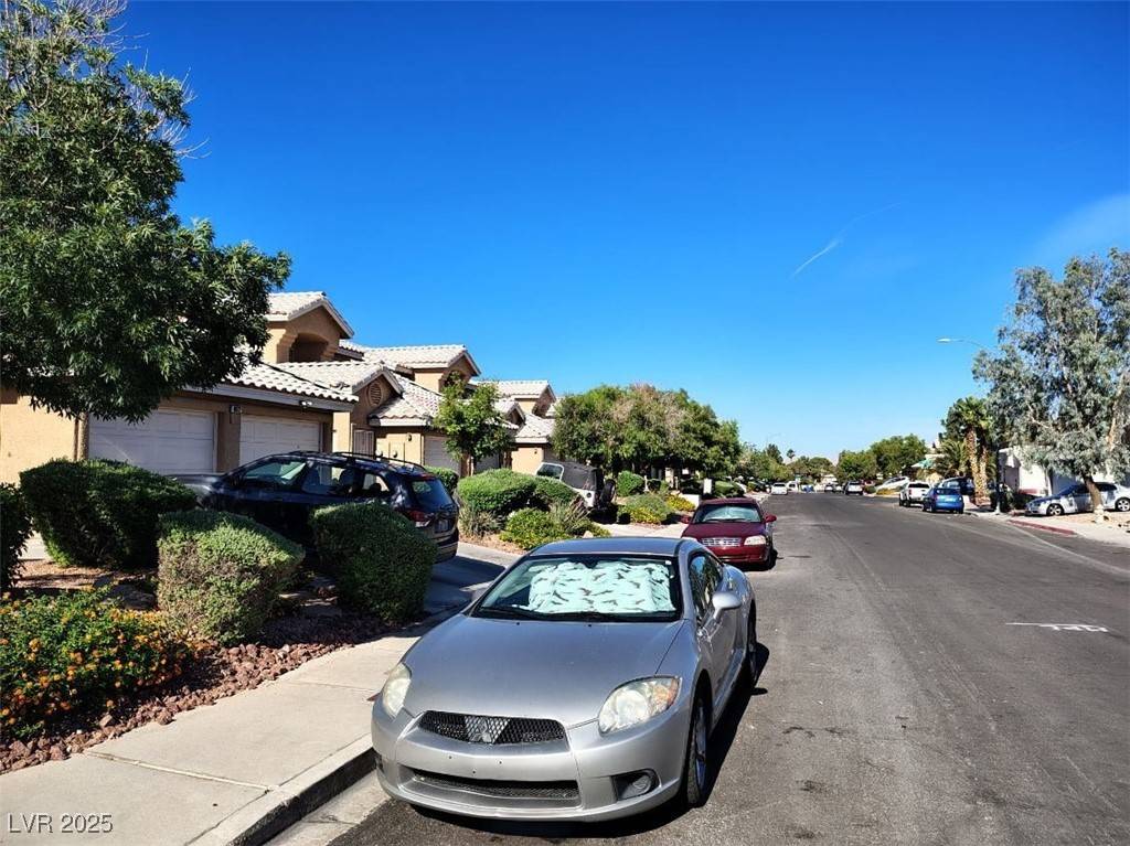 Las Vegas, NV 89128,8072 Cimarron Ridge DR #201
