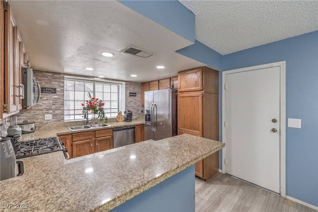 Las Vegas, NV 89108,6408 Deadwood RD