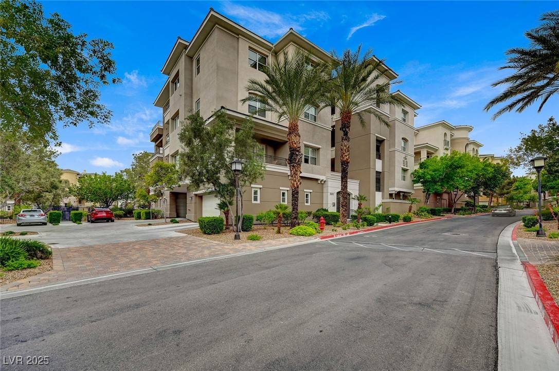 Las Vegas, NV 89144,9201 Tesoras DR #401