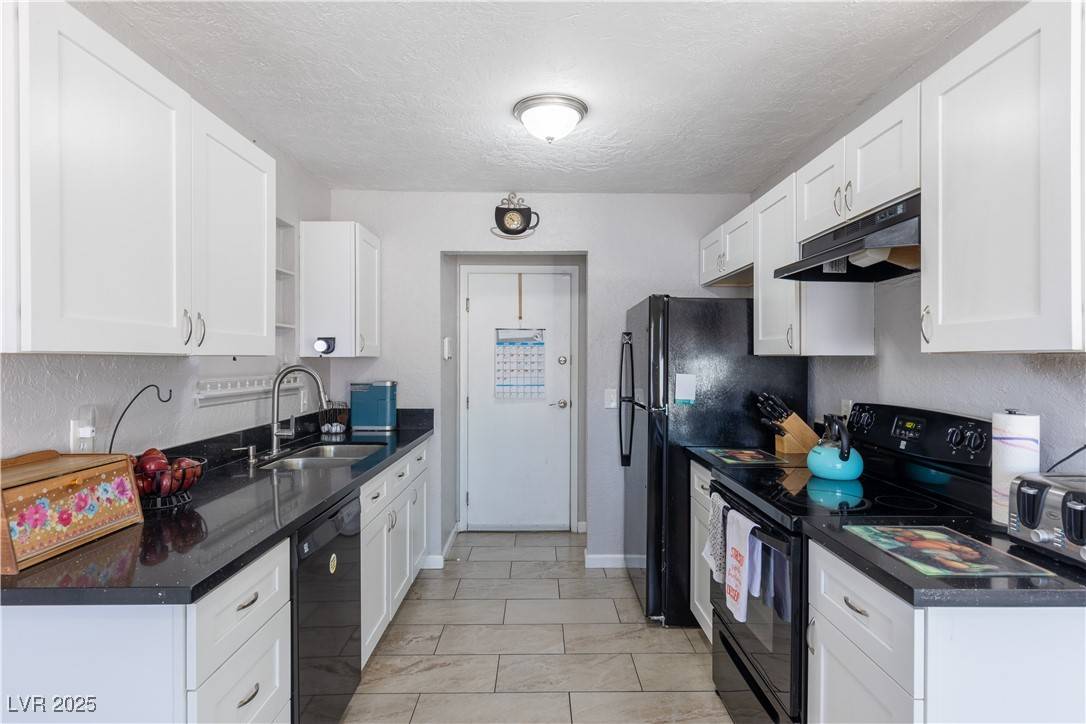 Henderson, NV 89014,3143 La Mesa DR