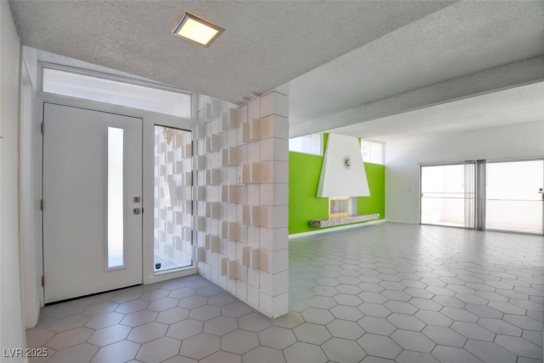 Las Vegas, NV 89169,3368 Seneca DR