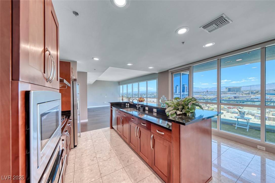 Las Vegas, NV 89103,4525 Dean Martin DR #908