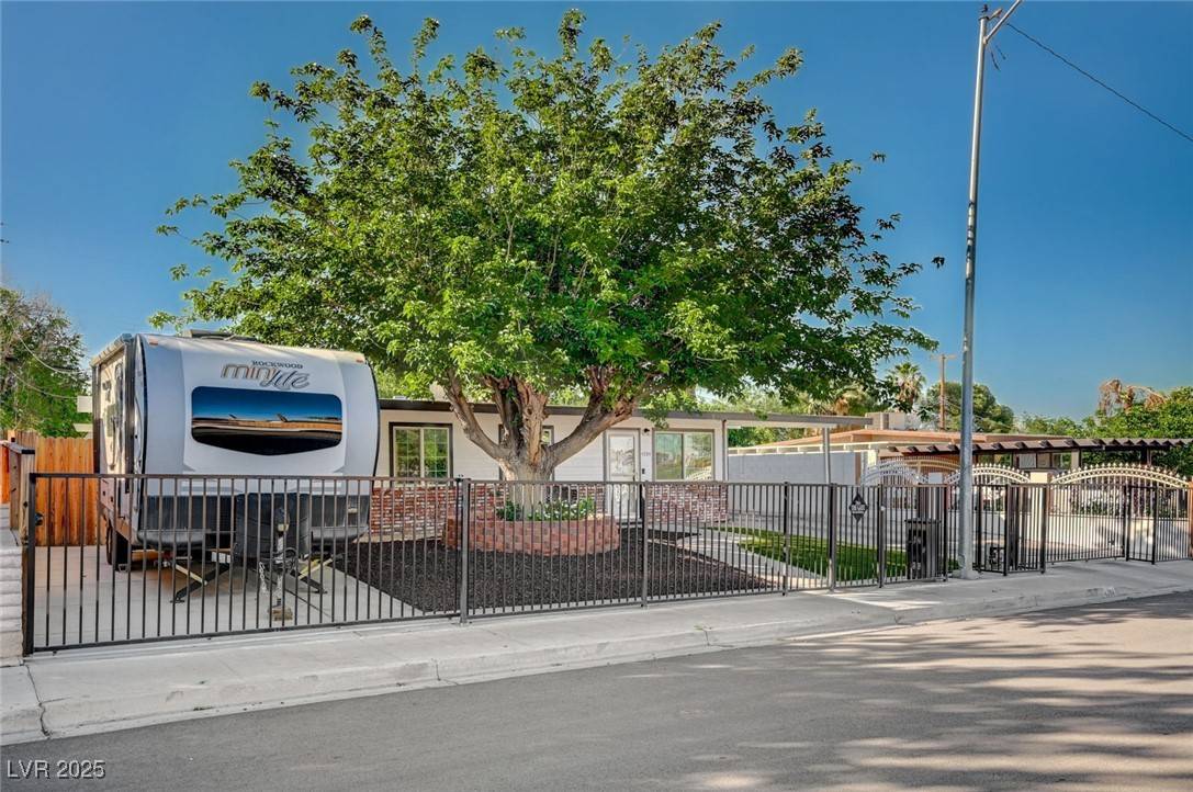 Las Vegas, NV 89121,4284 Parkdale AVE