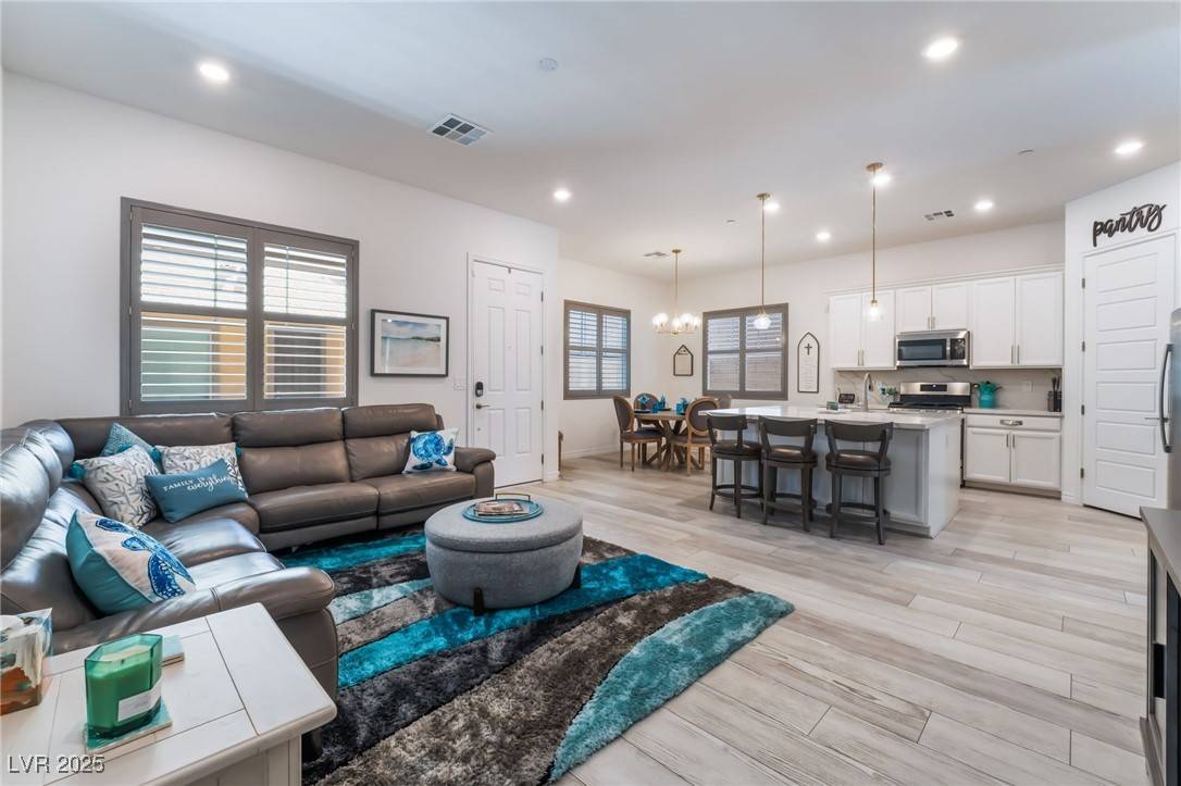 Henderson, NV 89011,778 Dainty Daffodil ST