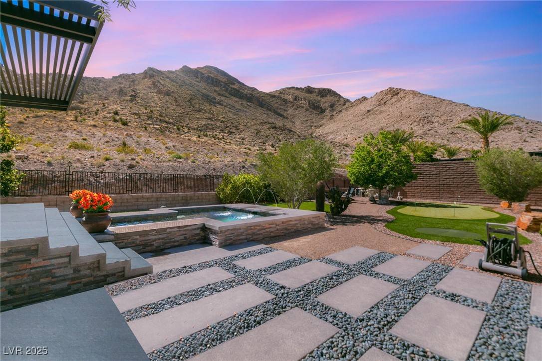 Las Vegas, NV 89138,2927 The Peaks LN