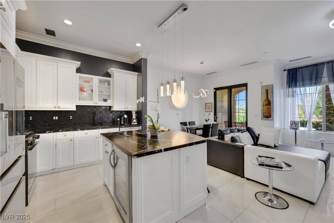Henderson, NV 89011,30 Via Vasari #102
