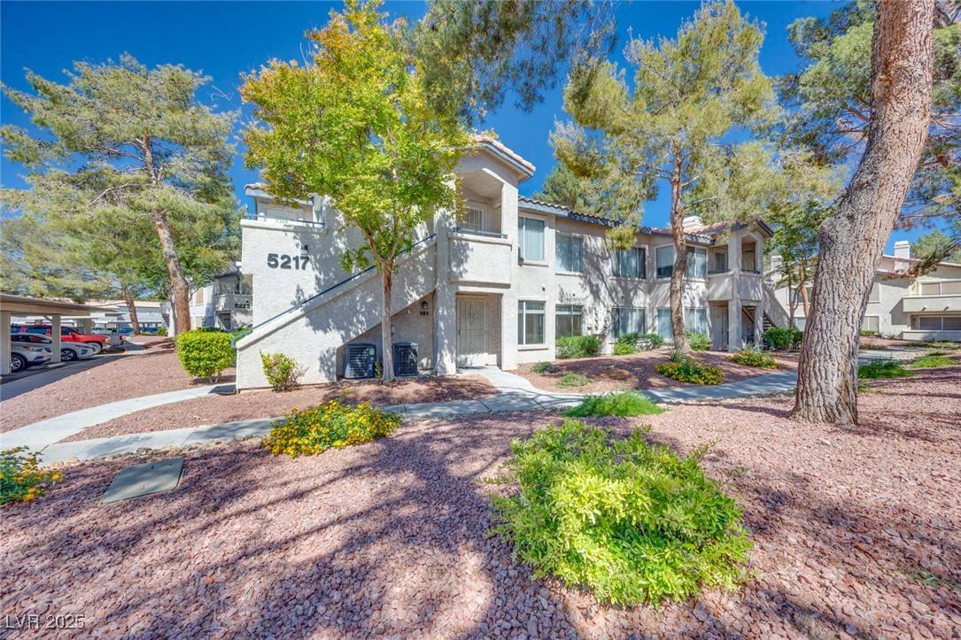 Las Vegas, NV 89120,5217 Caspian Springs DR #101