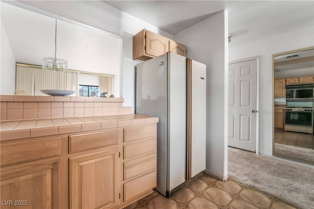 Las Vegas, NV 89102,2851 S Valley View BLVD #2148