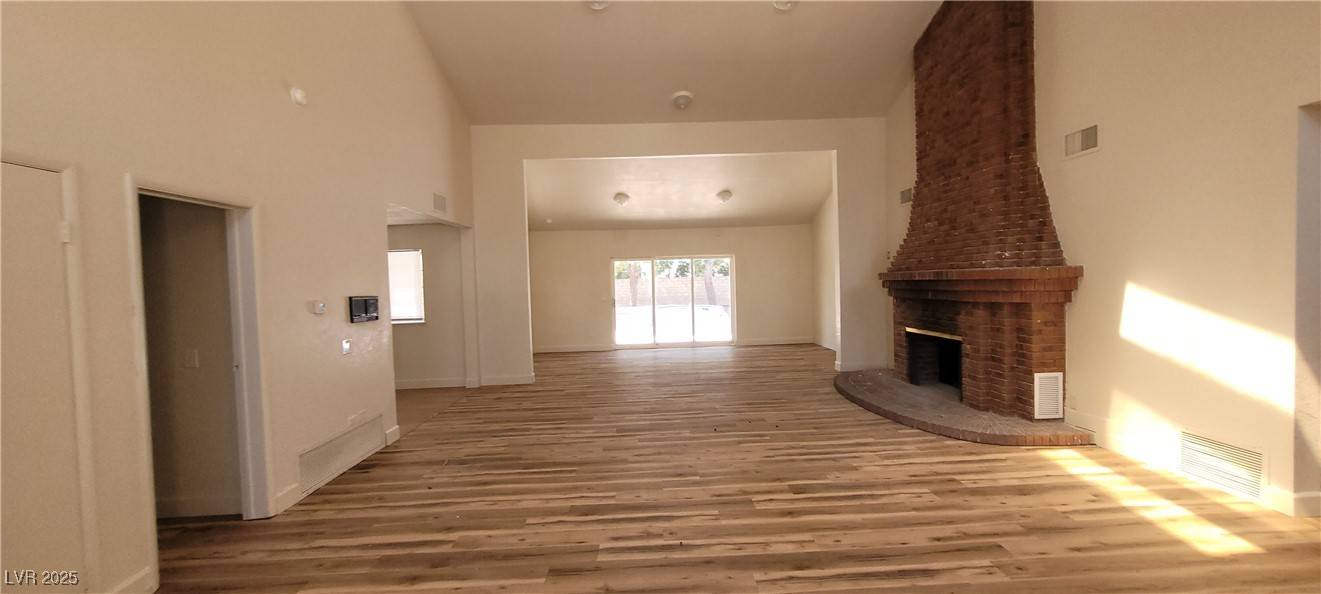 Las Vegas, NV 89117,7664 Angel Crest CIR