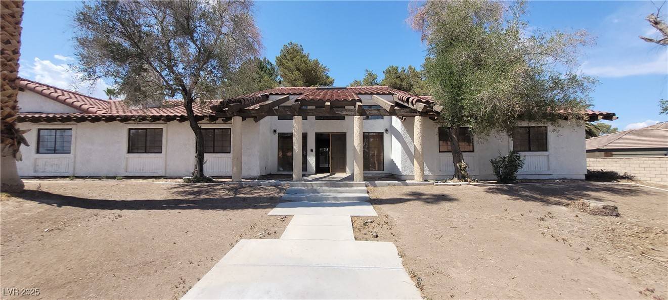 Las Vegas, NV 89117,7664 Angel Crest CIR