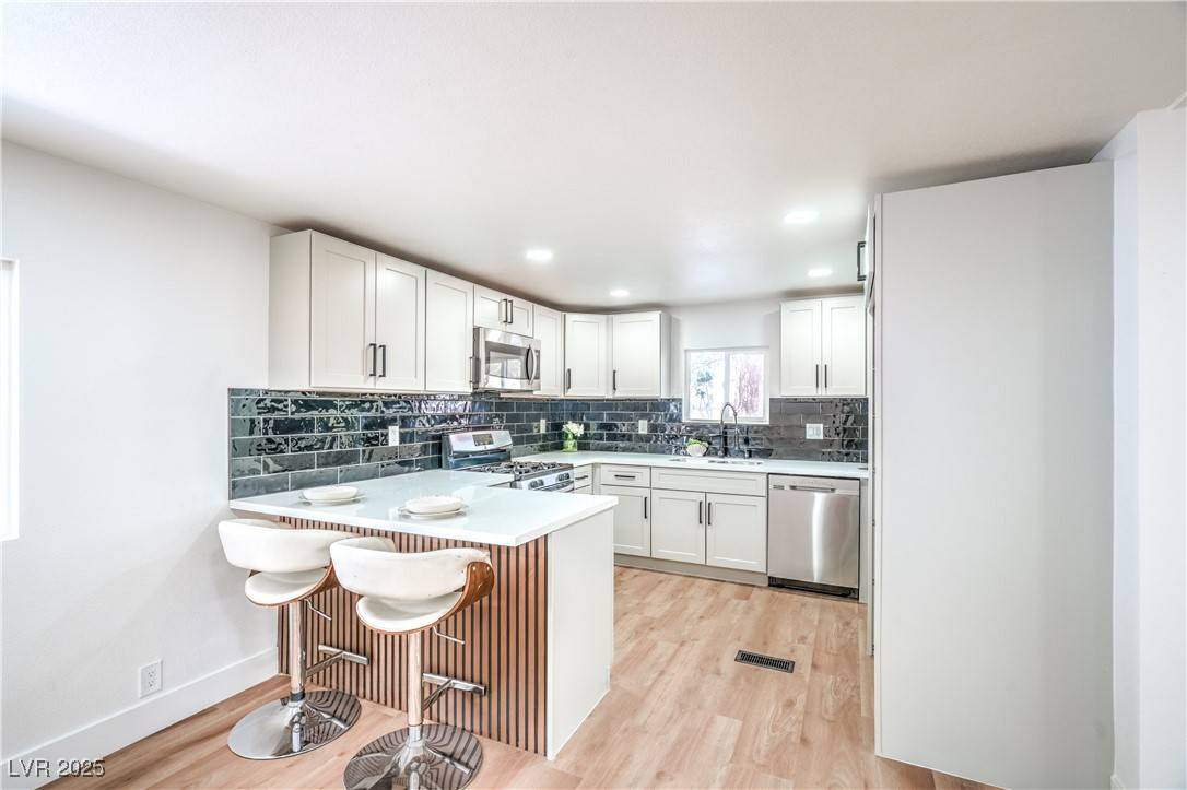 Las Vegas, NV 89103,4670 Royal Ridge AVE