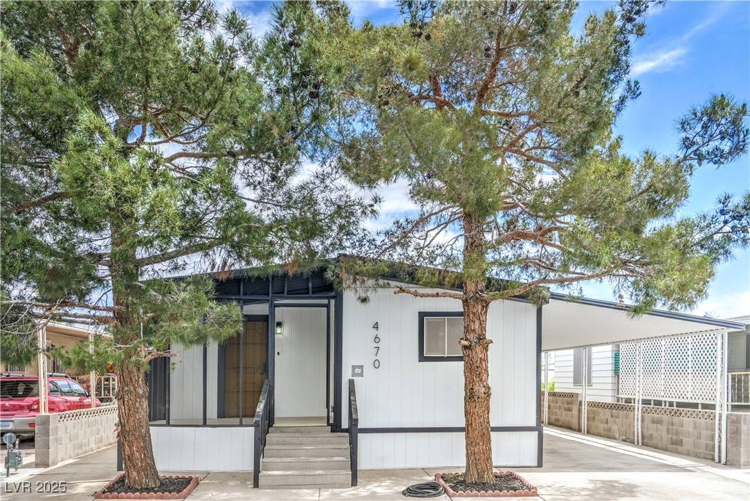 Las Vegas, NV 89103,4670 Royal Ridge AVE