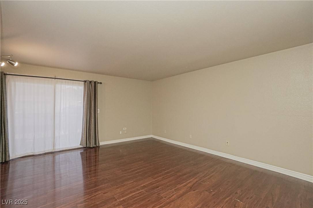 Las Vegas, NV 89103,5383 Indian River DR #323