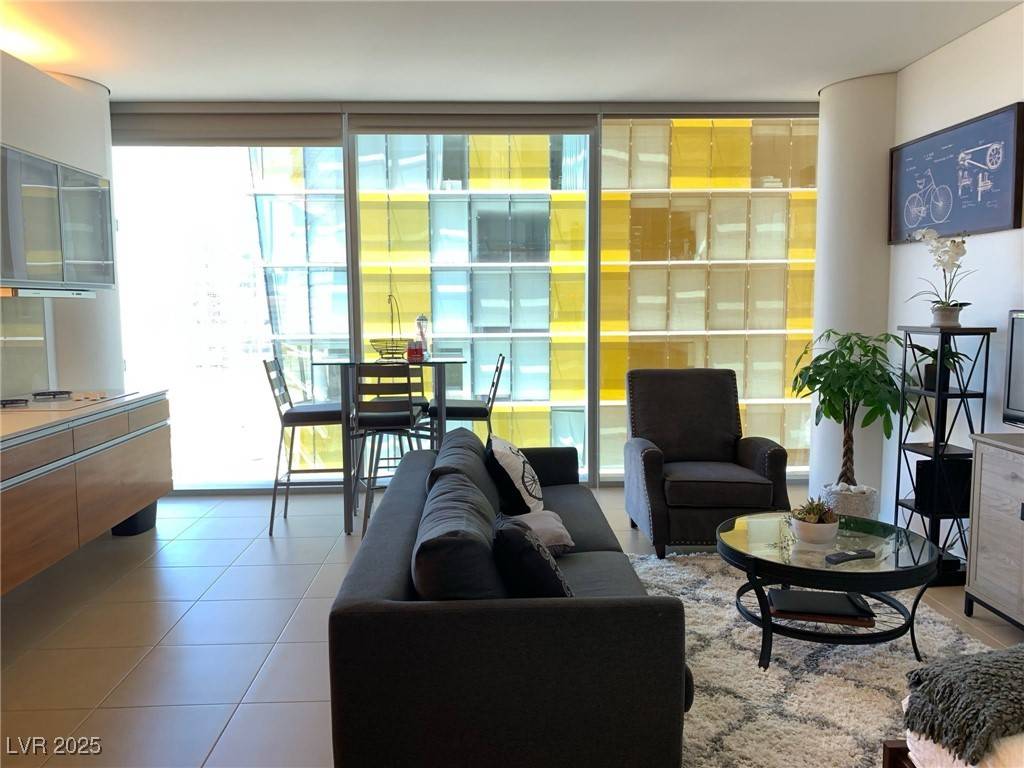 Las Vegas, NV 89113,3722 S LAS VEGAS BLVD #1111