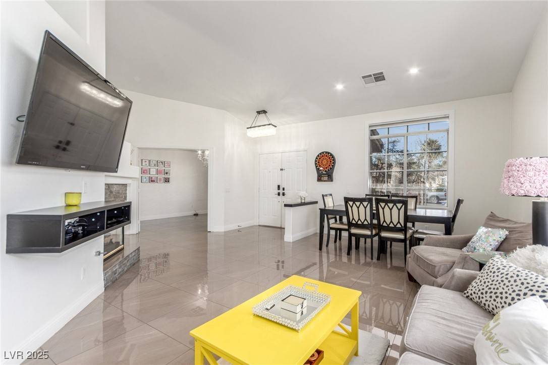 Henderson, NV 89012,286 Fairmeadow ST