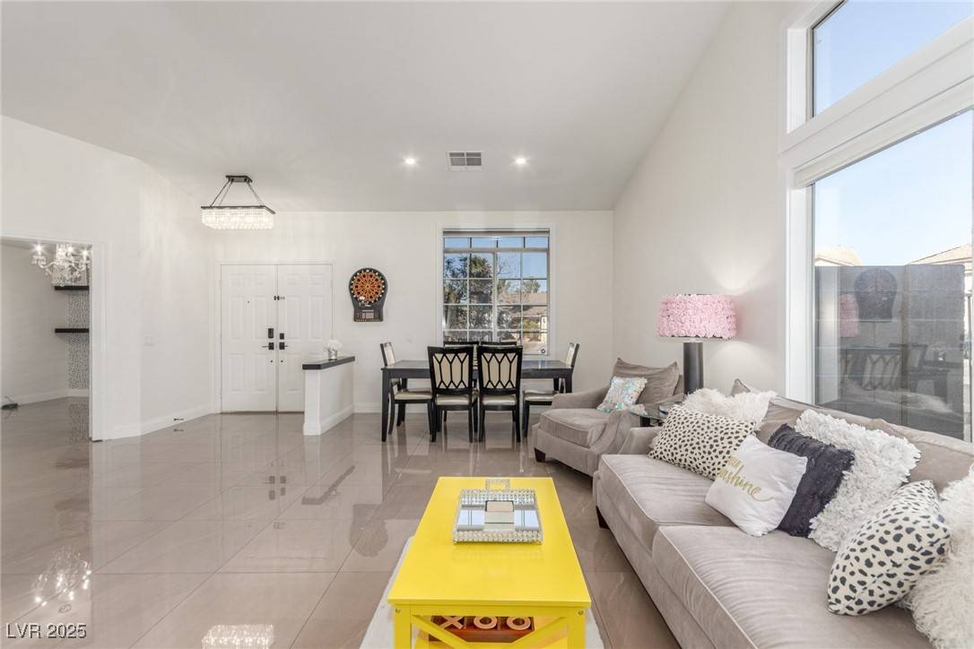 Henderson, NV 89012,286 Fairmeadow ST