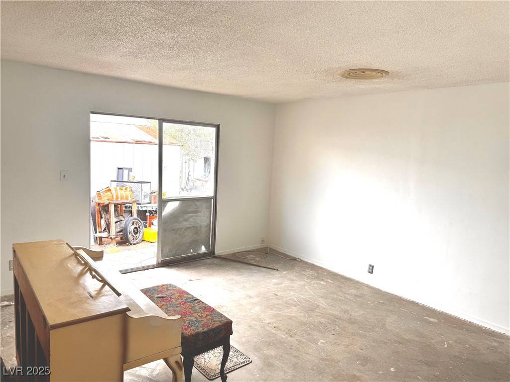 Las Vegas, NV 89107,212 Hinkle ST