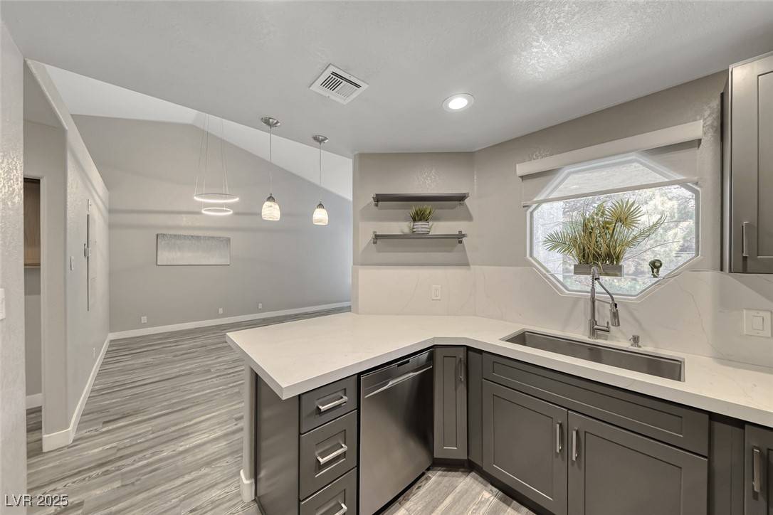 Las Vegas, NV 89118,5018 S Rainbow BLVD #202