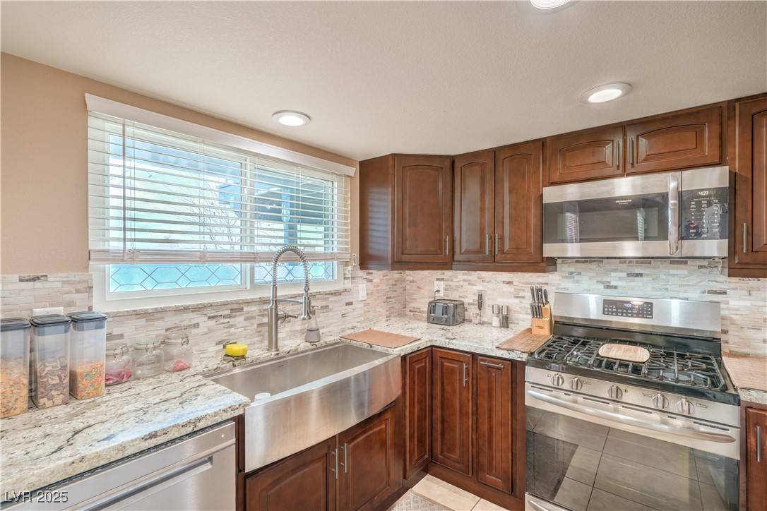 Henderson, NV 89015,824 Schooner DR
