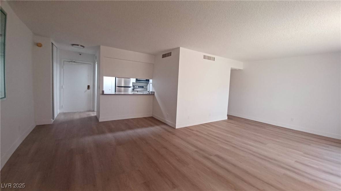 Las Vegas, NV 89169,205 E Harmon AVE #215