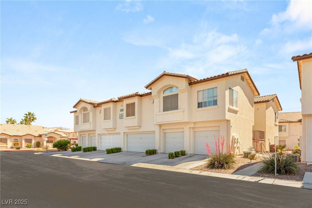 Las Vegas, NV 89149,4830 Grey Wolf LN #104