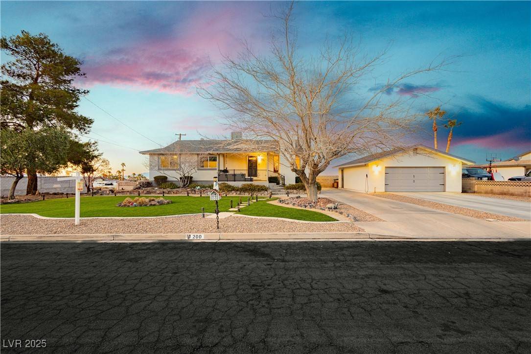 Henderson, NV 89015,200 E Desert Rose DR