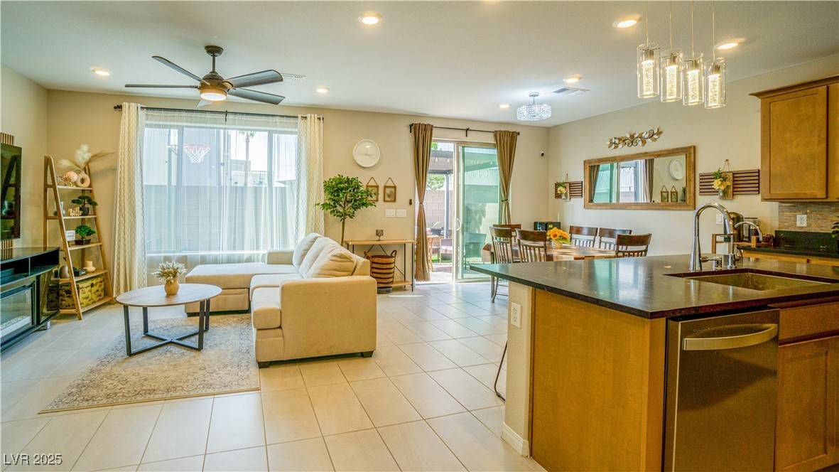 Las Vegas, NV 89113,8021 Adelaide Hills ST