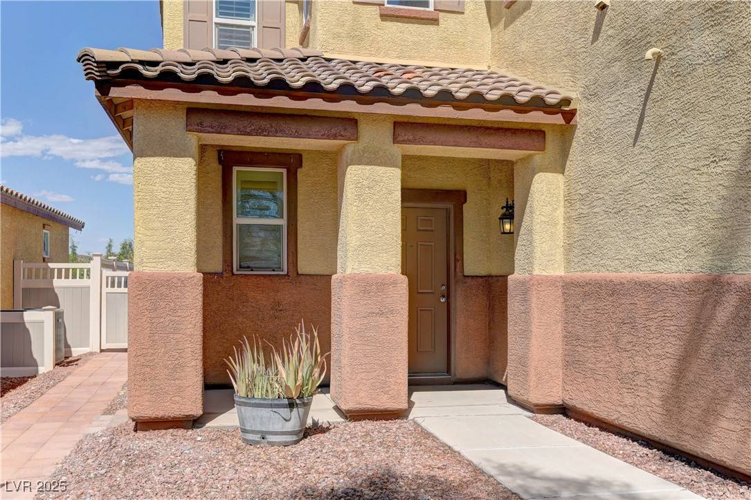 Henderson, NV 89011,952 Crescent Falls ST