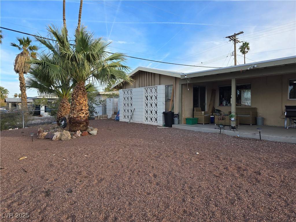 Las Vegas, NV 89169,1389 Pawnee DR