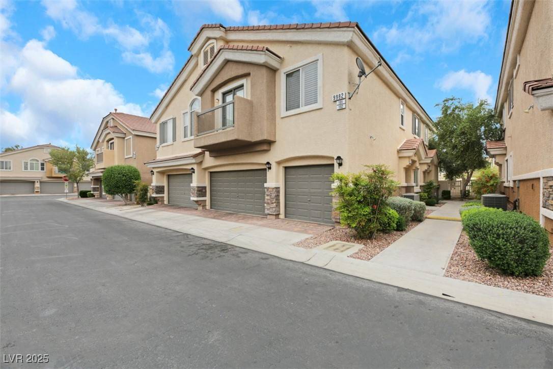 Las Vegas, NV 89183,9982 Aspen Rose ST #101