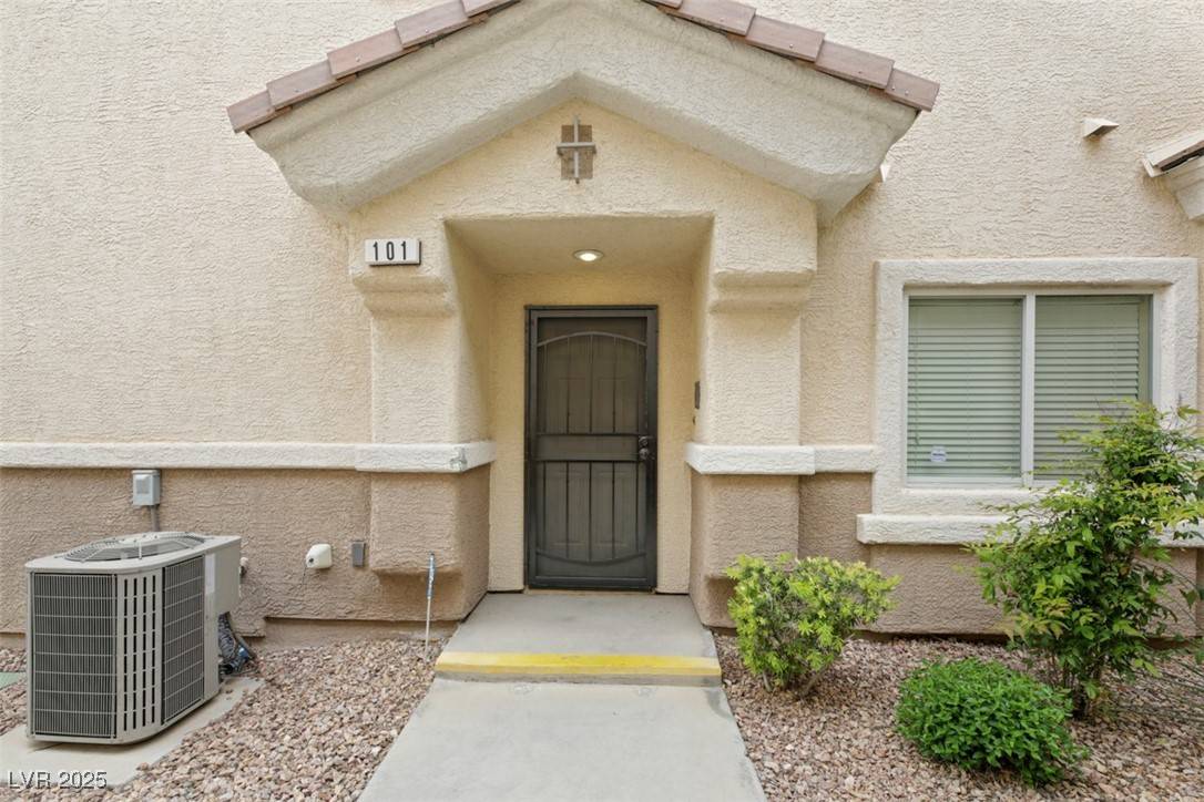 Las Vegas, NV 89183,9982 Aspen Rose ST #101