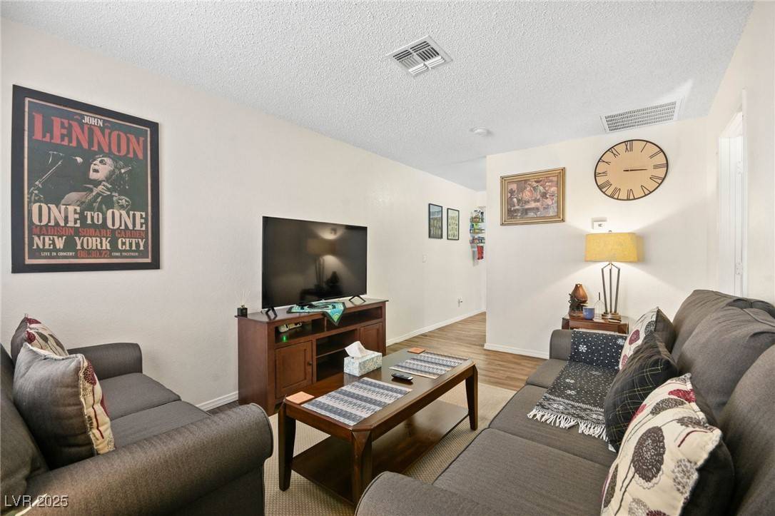 Las Vegas, NV 89119,3982 Voxna ST