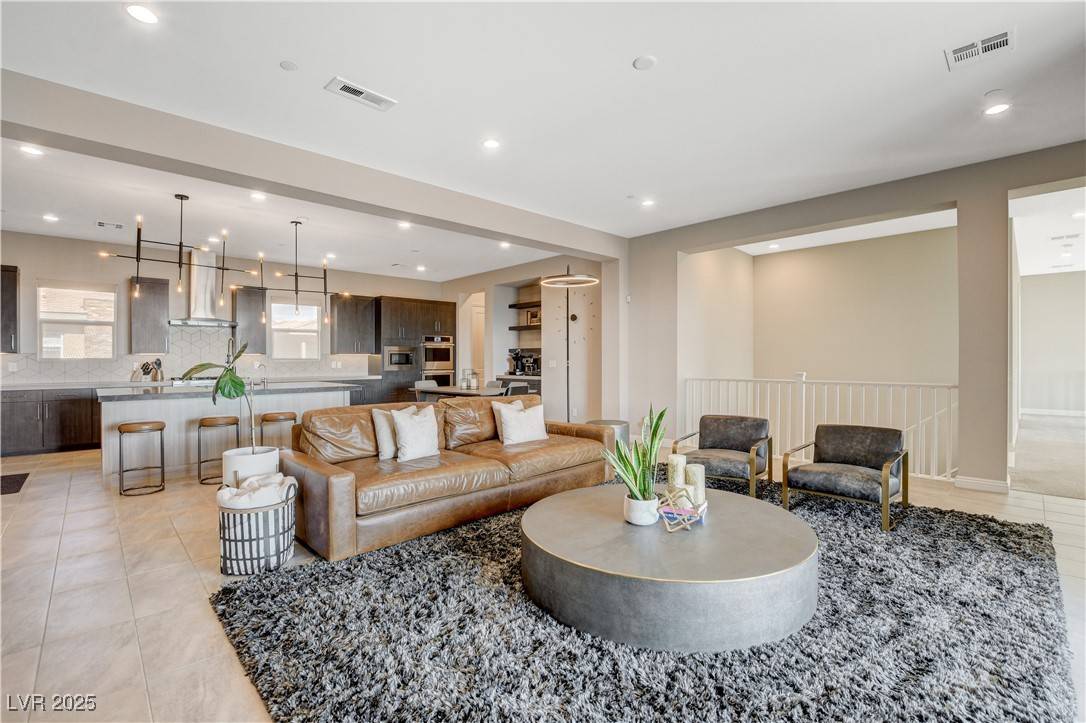 Las Vegas, NV 89135,11280 Granite Ridge DR #1035