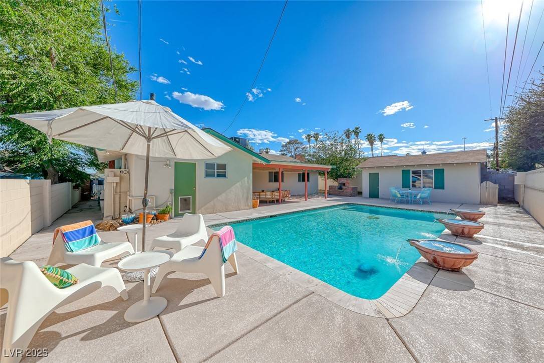 Las Vegas, NV 89104,1721 E Oakey BLVD