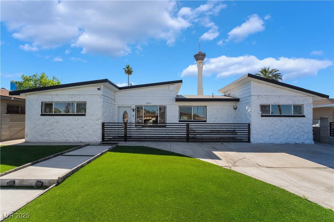 Las Vegas, NV 89104,2200 Santa Ynez DR