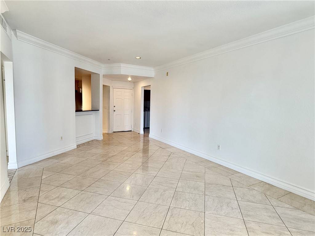 Las Vegas, NV 89169,210 FLAMINGO RD #121