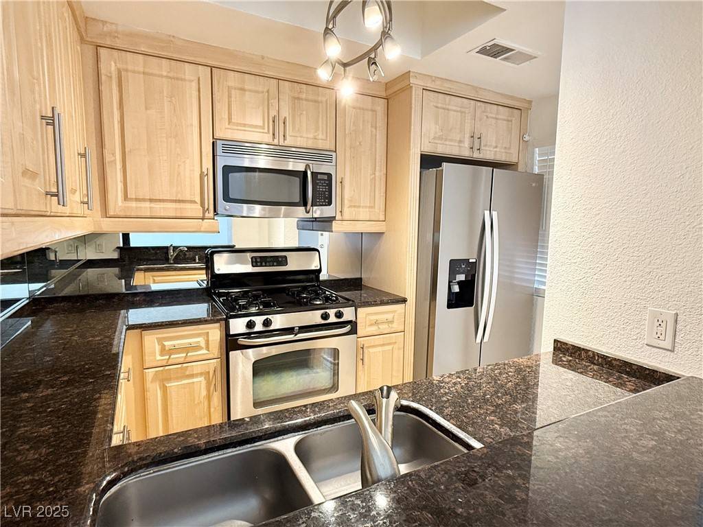Las Vegas, NV 89169,210 FLAMINGO RD #121