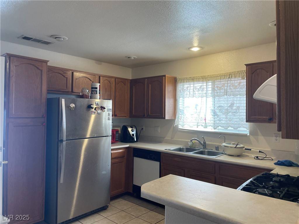 Las Vegas, NV 89118,6086 Sunken River TRL